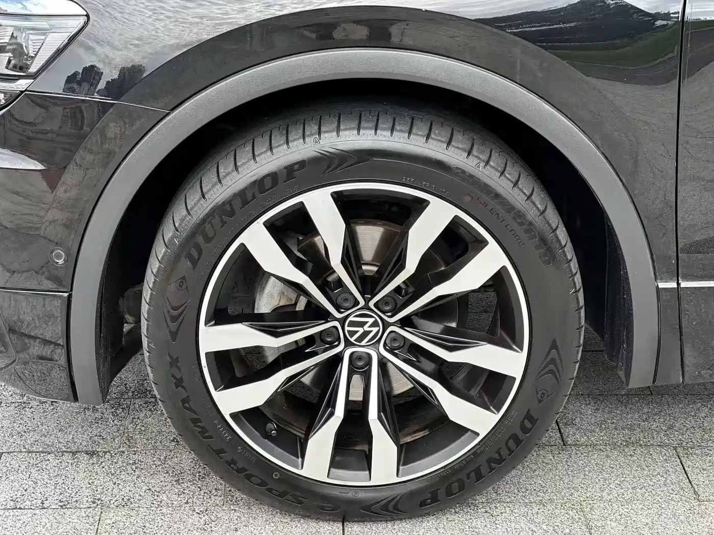 Photo 16 - Volkswagen Tiguan L