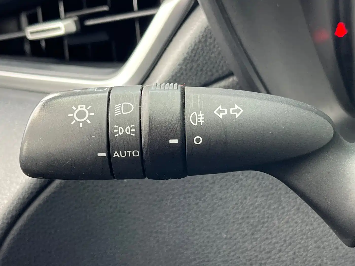 Toyota Frontlander 2023 2.0L CVT Leading Edition фото 29