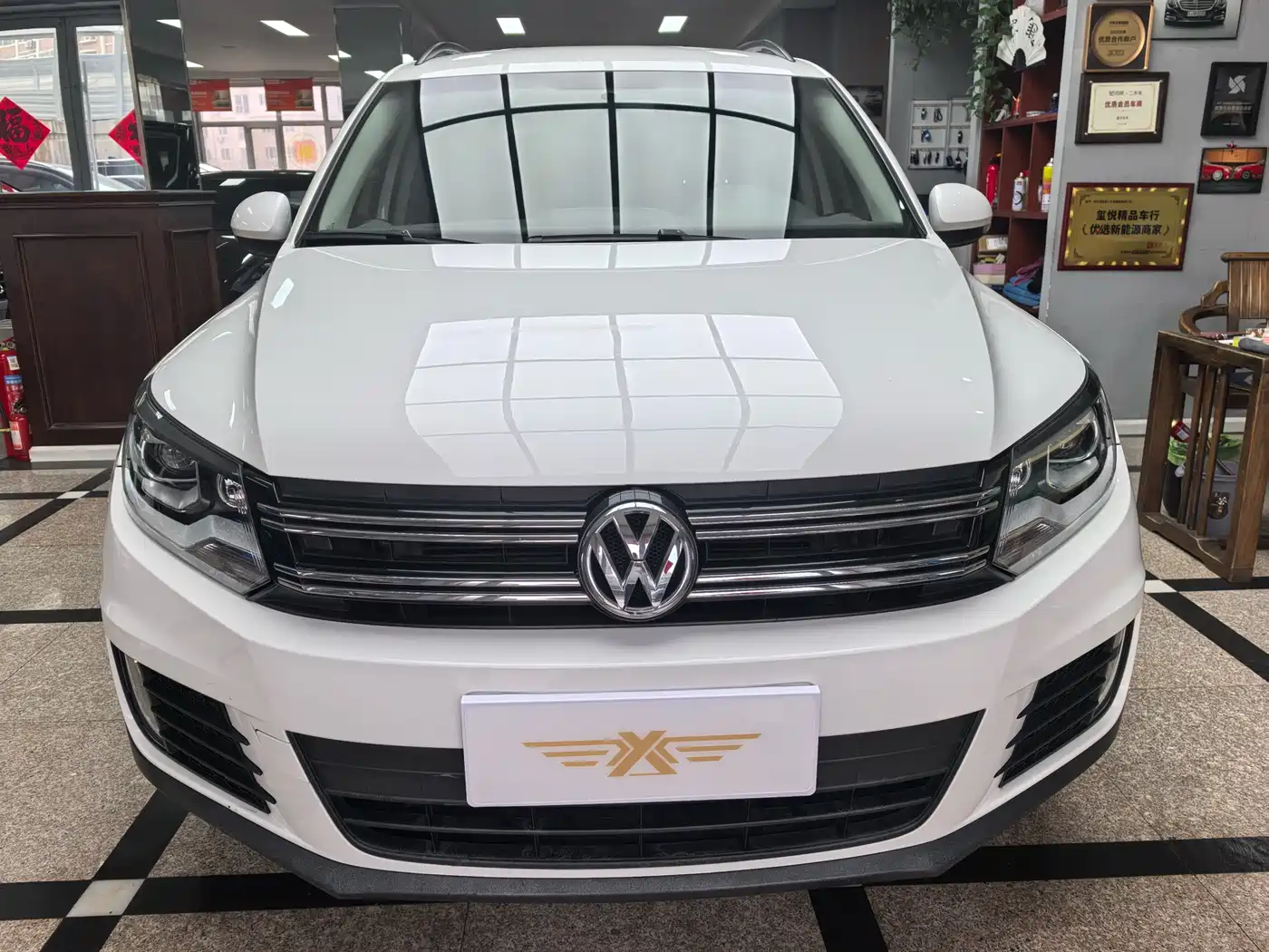 VOLKSWAGEN TIGUAN