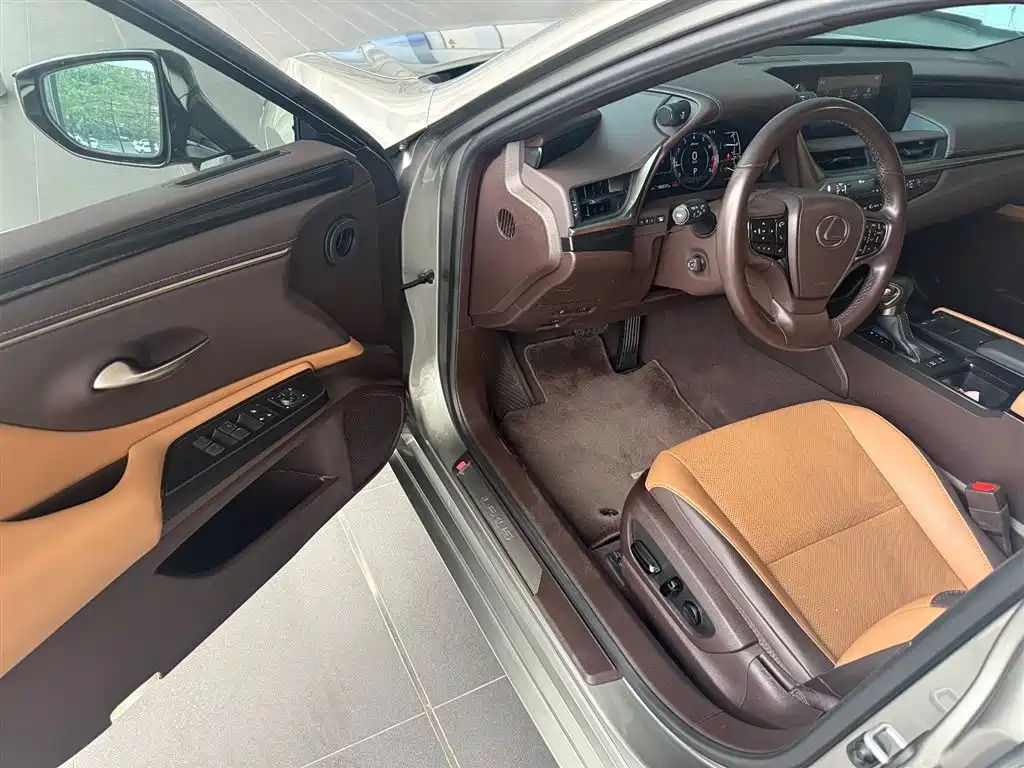 Lexus ES 2020 200 Excellence фото 12