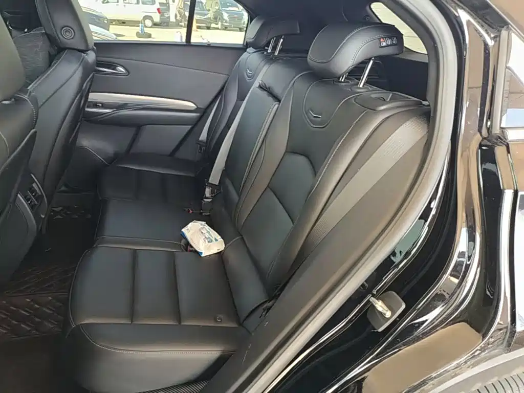 Фото 17 - Cadillac XT4