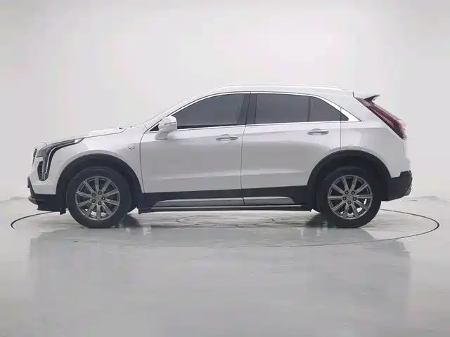 CADILLAC XT4