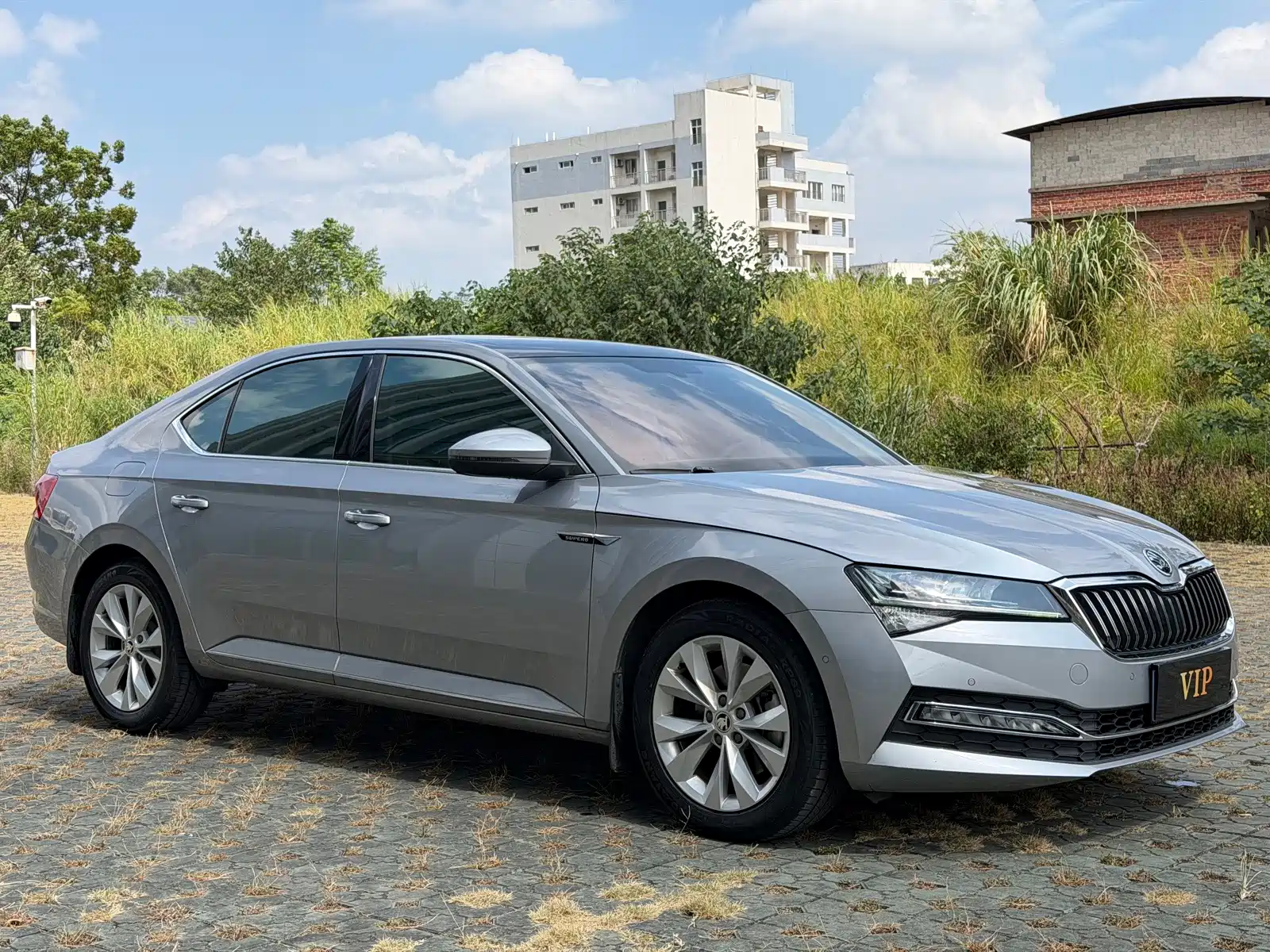 Photo 3 - Škoda Superb
