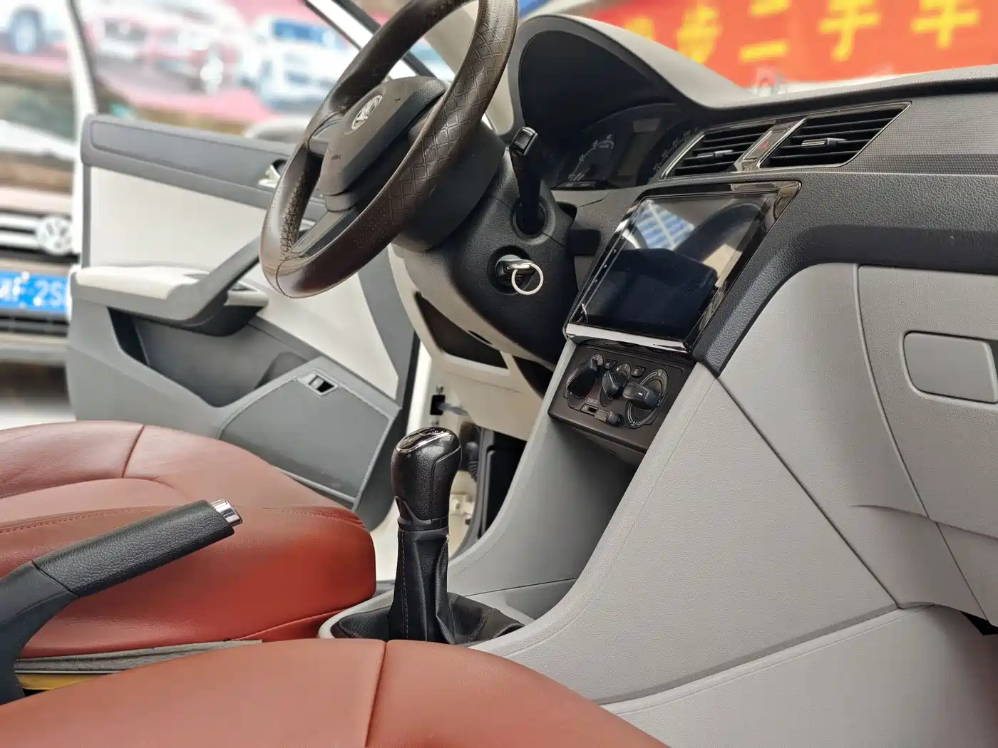 Škoda Rapid 2016 1.6L Manual Pioneer Edition фото 11