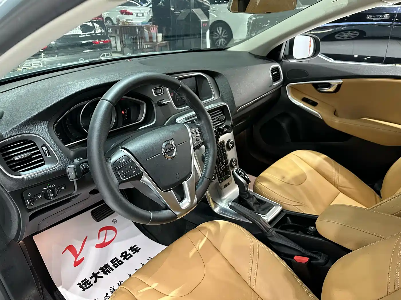 Volvo V40 2018 2017 T3 R-Design