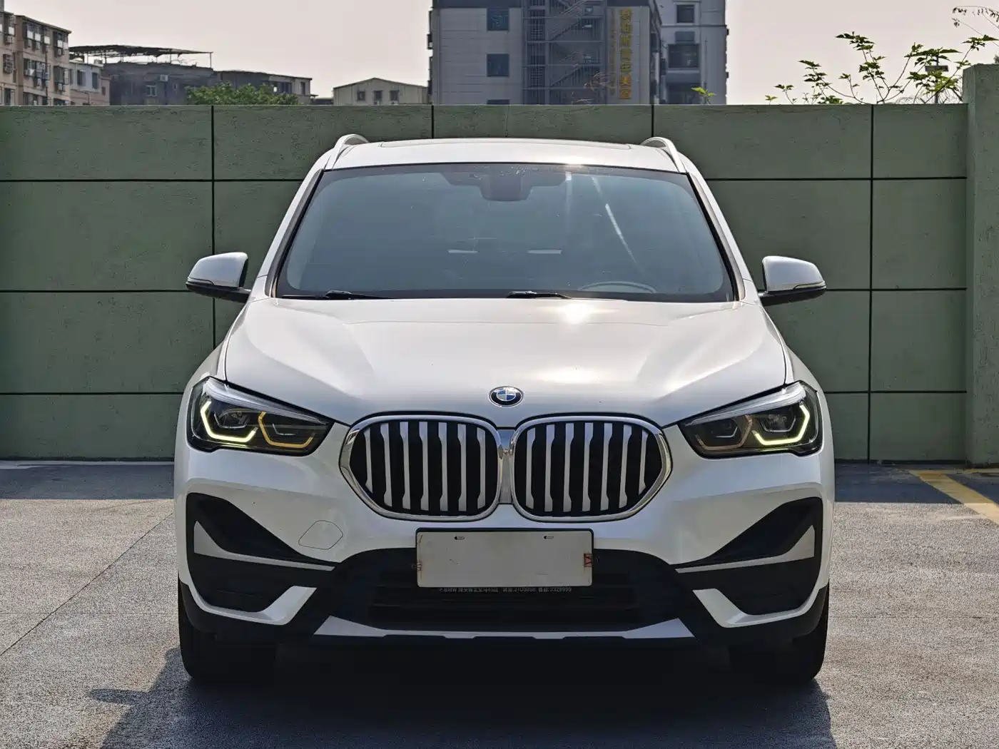BMW X1 2022 sDrive20Li Fashion фото 2