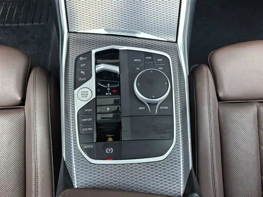 BMW 3 Series 2025 330Li M Sport Night Edition фото 12