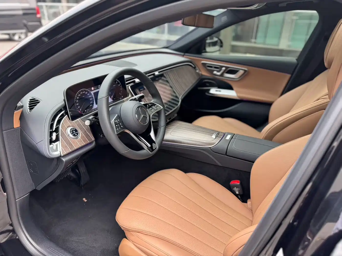 Mercedes-Benz E-Class 2024 E 300 L Fashion фото 4