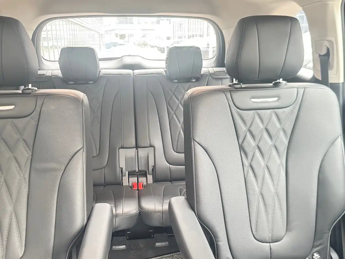 Hongqi HS7 PHEV 2024 2.0T PHEV 4WD Flagship Edition 6-seater фото 11