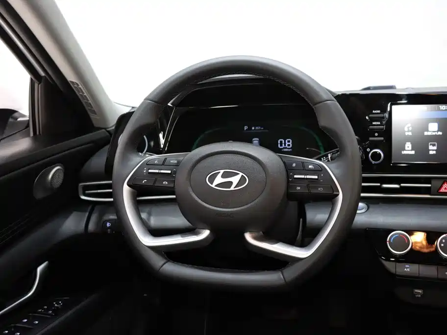 Photo 13 - Hyundai Elantra