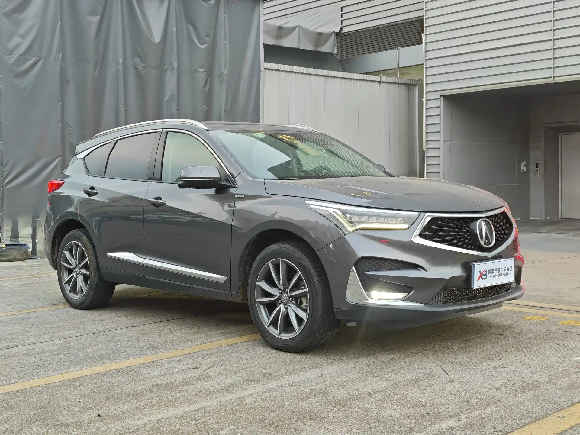 Photo 3 - Acura RDX