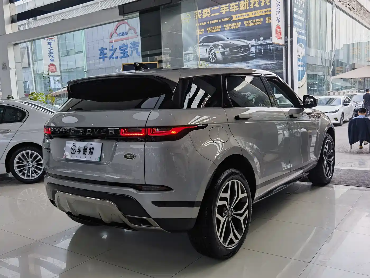 Land Rover Range Rover Evoque 2022 Range Rover Evoque L 249PS R-Dynamic Luxury Edition фото 5