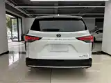 Фото 11 - Toyota Sienna