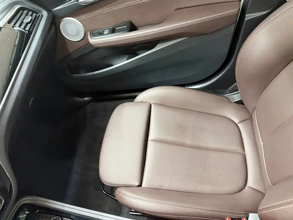 BMW 1 Series 2022 120i M Sport Shadow Edition фото 13