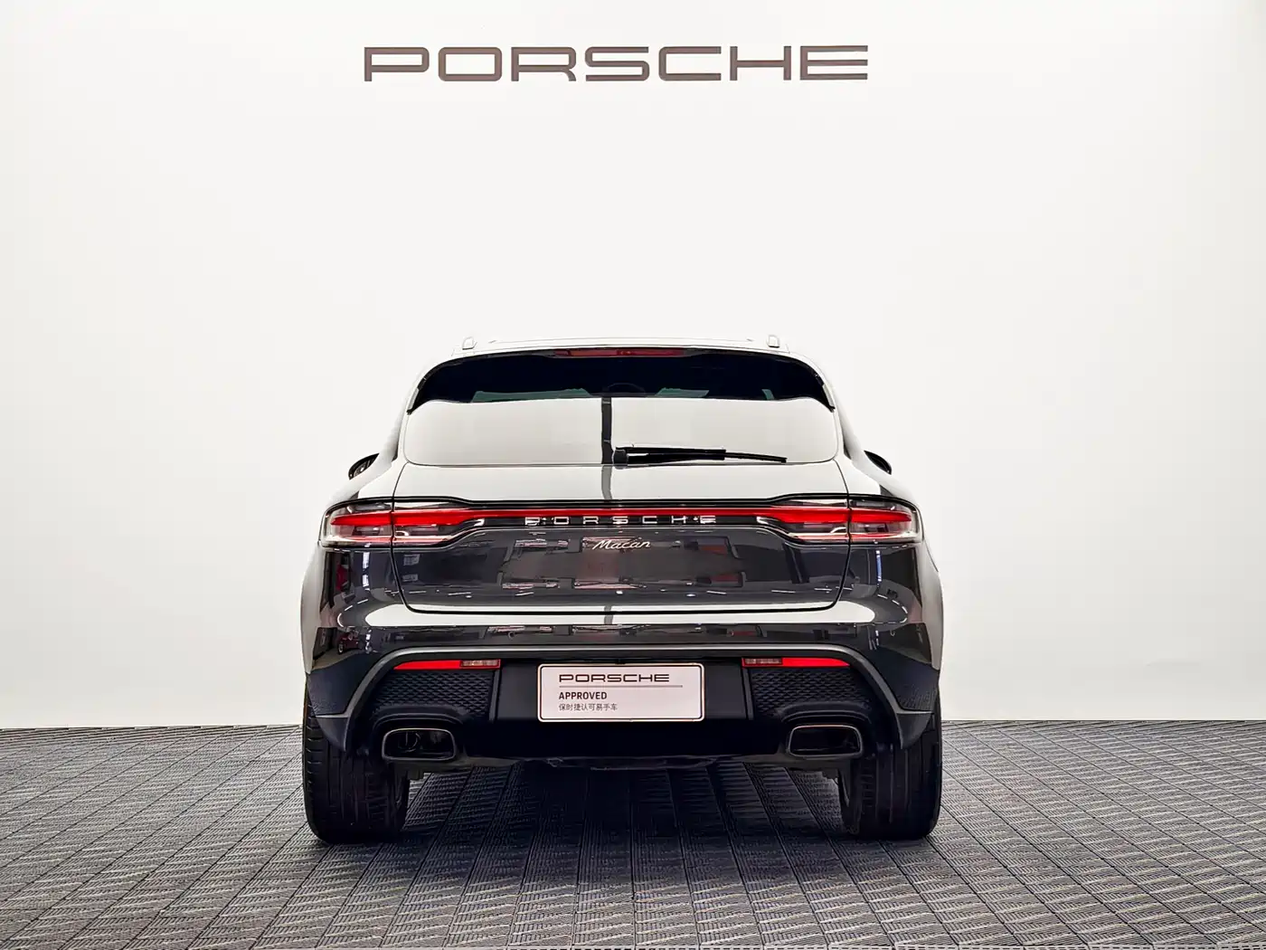 PORSCHE MACAN