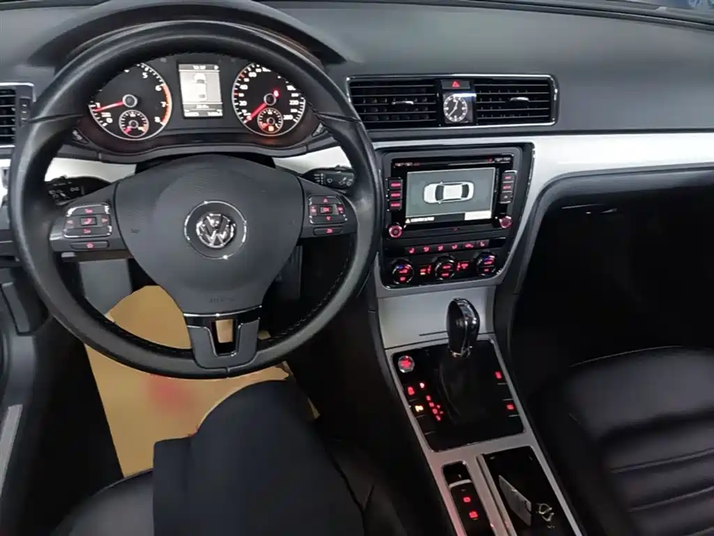 Volkswagen Passat 2015 1.8TSI DSG Prestige Edition фото 10