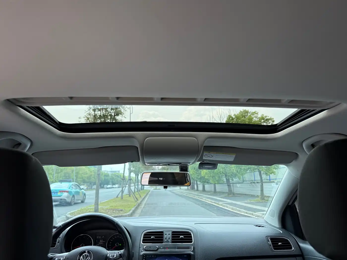 Volkswagen Polo 2016 1.6L Automatic Comfort фото 10