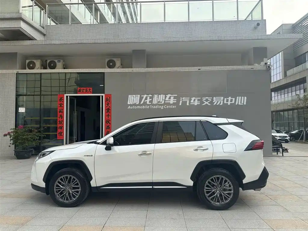 Toyota Wildlander 2023 Hybrid 2.5L E-CVT AWD Premium Edition фото 8