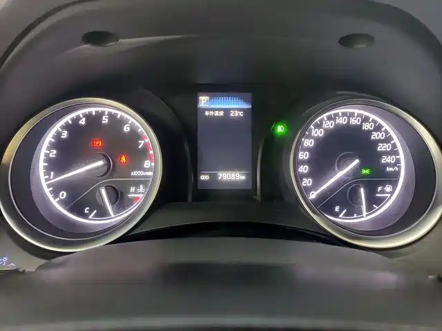 Toyota Camry 2018 2.0E Elite Edition фото 4