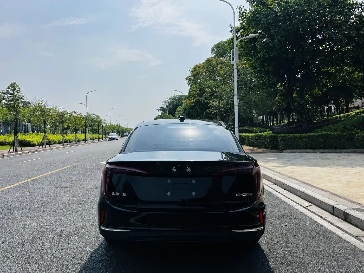 Hongqi E-QM5 2023 Facelift Basic Travel Edition фото 17