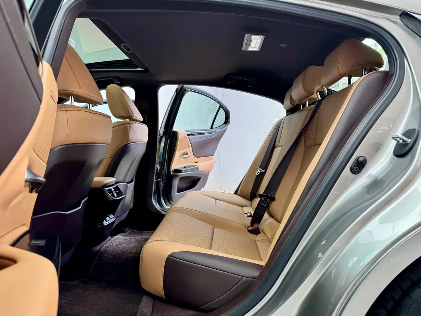 Lexus ES 2021 200 Luxury Edition фото 9
