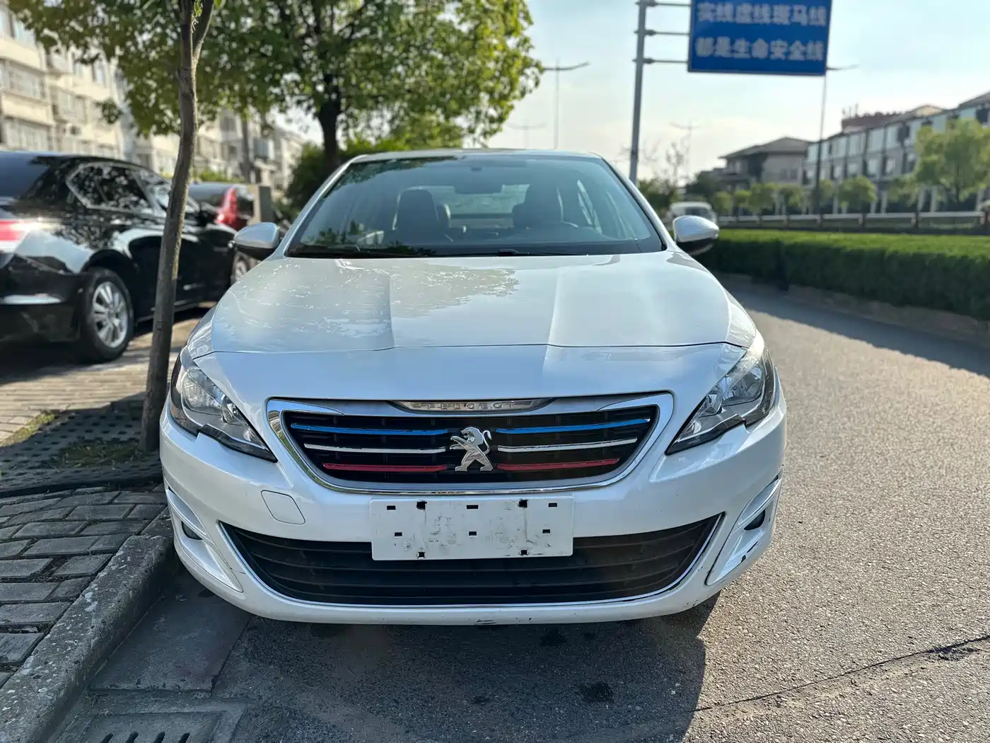 Фото 2 - Peugeot 408