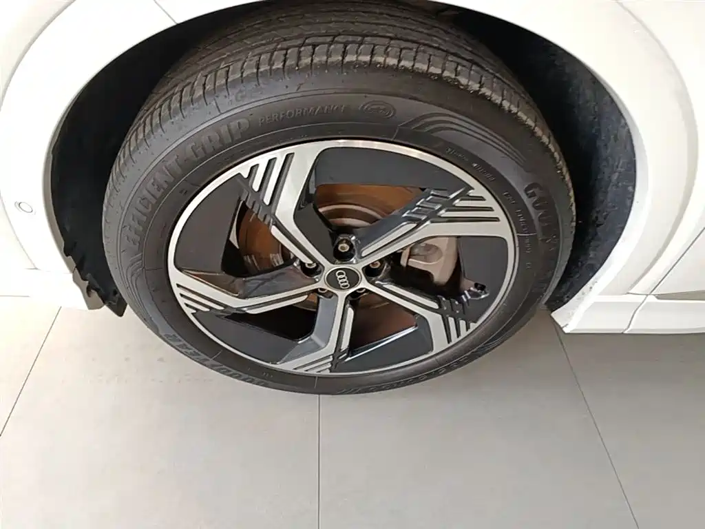 Audi Q4 e-tron 2023 40 e-tron Innovation Edition фото 23