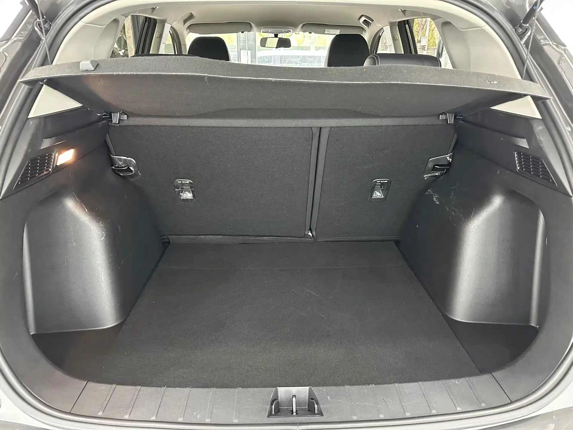Фото 24 - Geely Coolray
