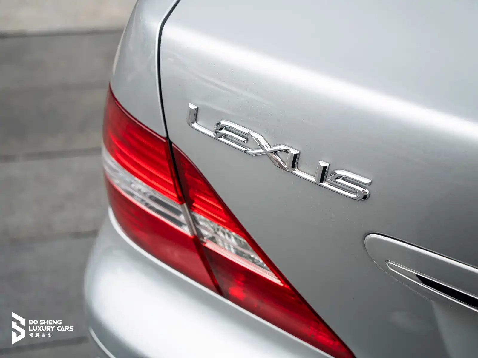 Фото 7 - Lexus LS