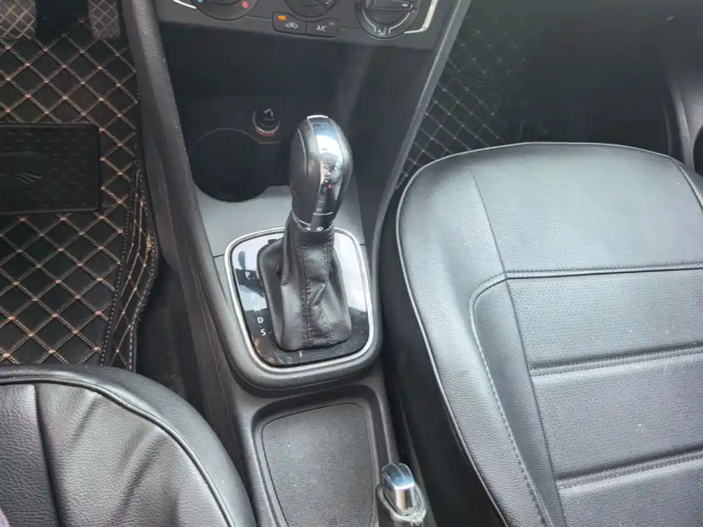 Volkswagen Polo 2016 1.6L Automatic Comfort фото 14