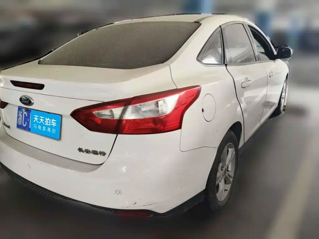 Фото 2 - Ford Focus