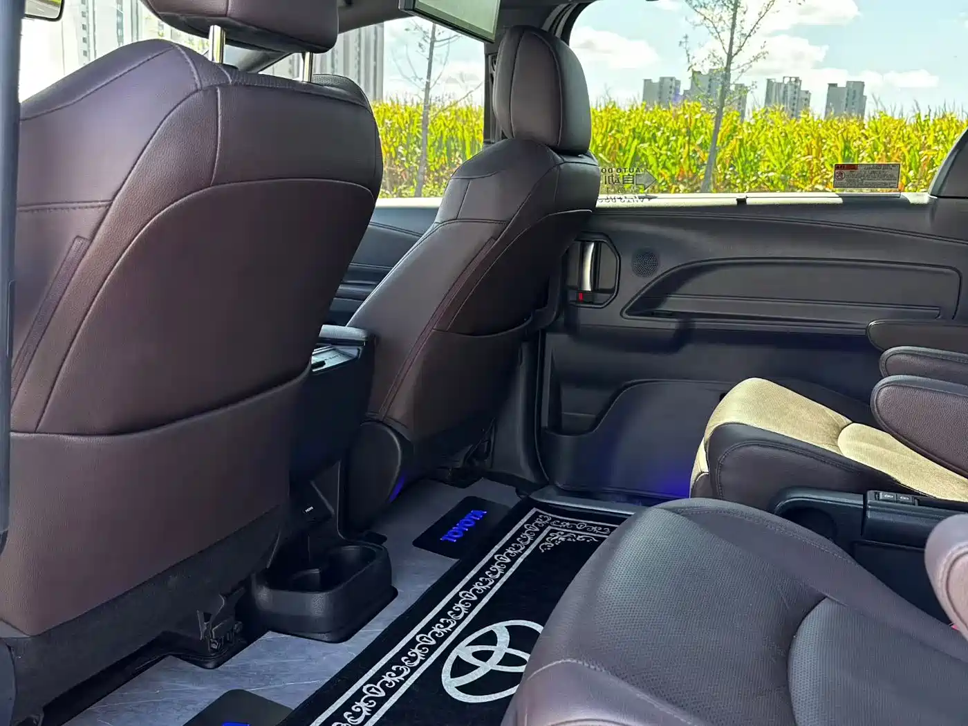 Фото 8 - Toyota Granvia