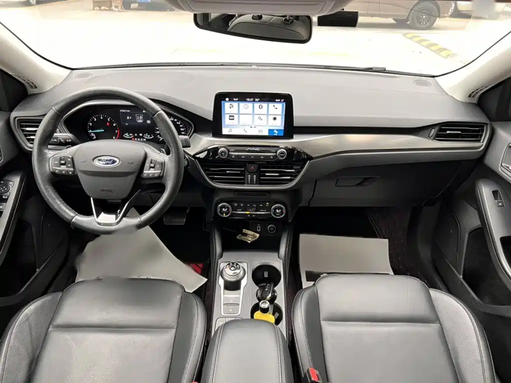 Фото 8 - Ford Focus