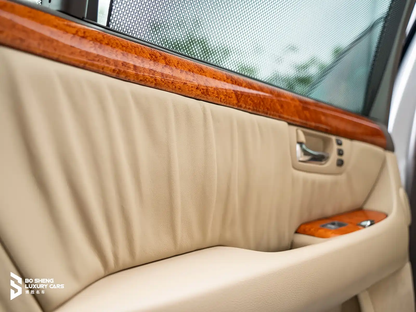 Фото 30 - Lexus LS
