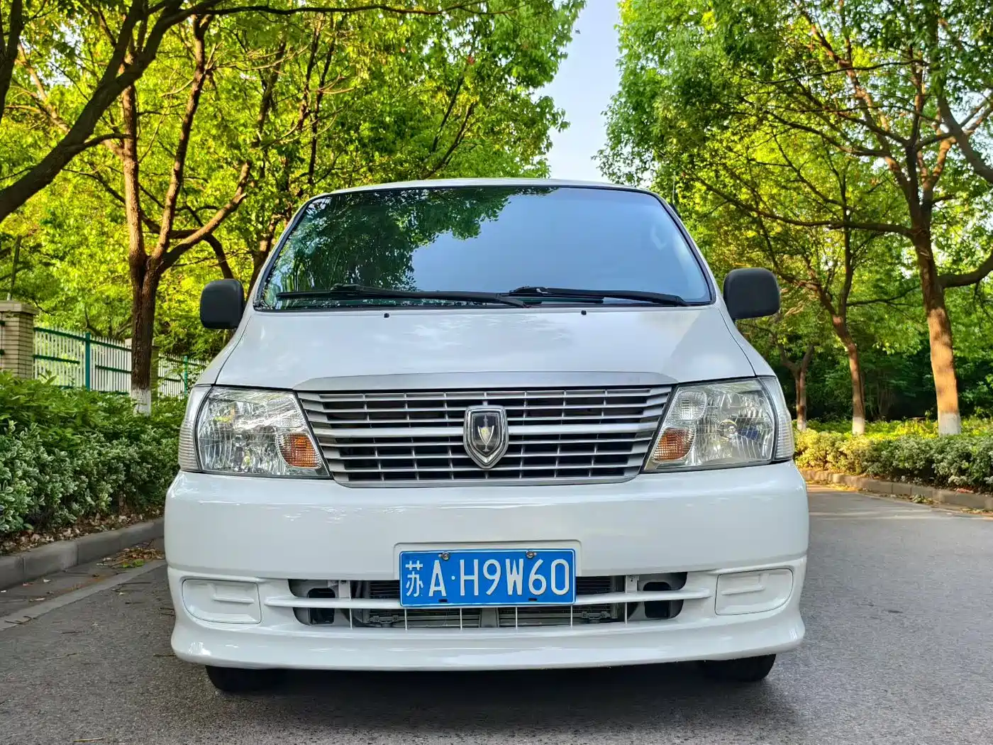Jinbei Grace 2017 2016 2.0L Classic Standard Long Wheelbase 9-seater