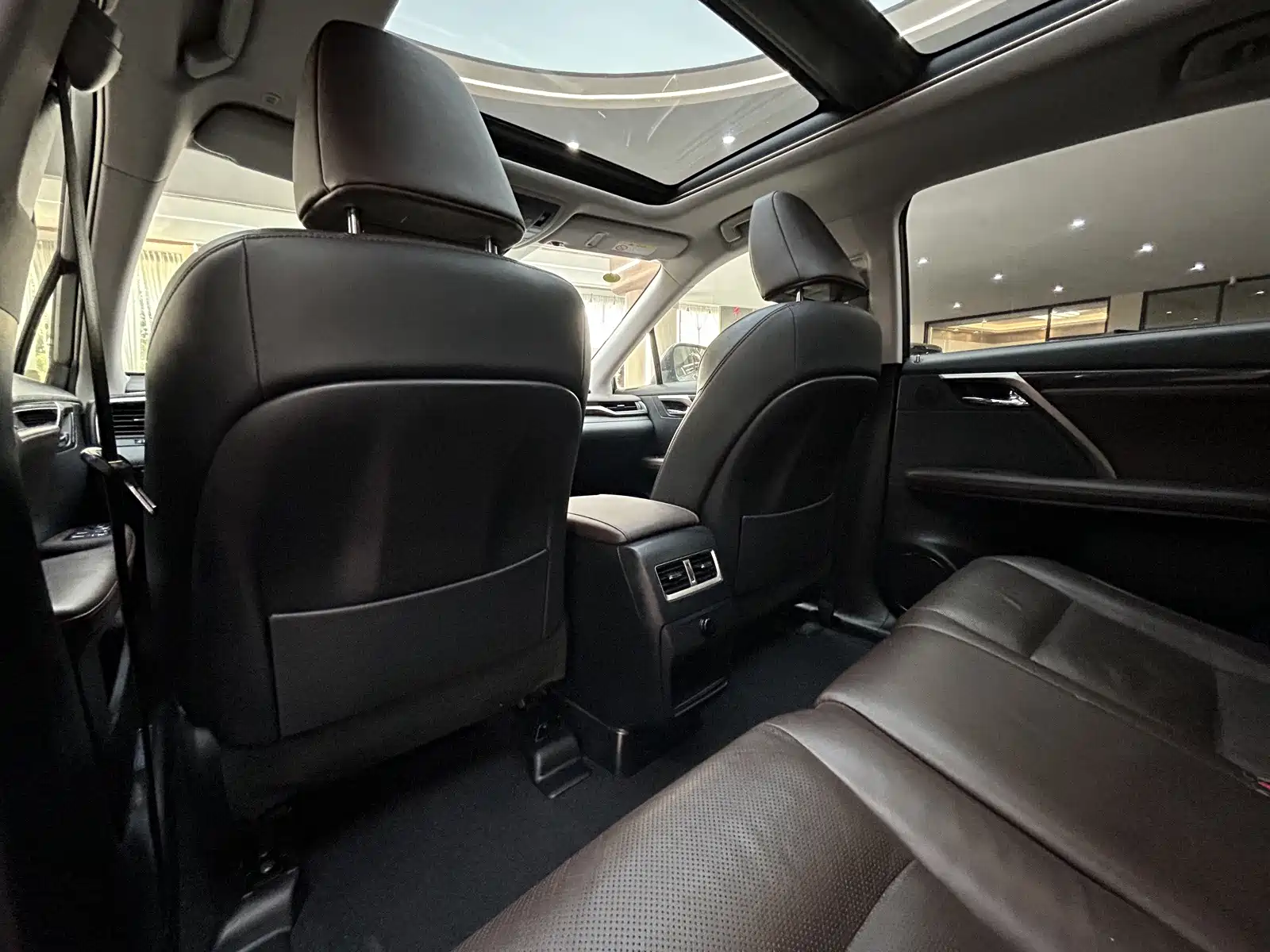 Фото 15 - Lexus RX