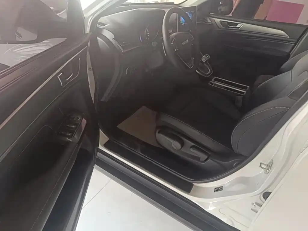 Haval M6 2024 2023 PLUS 1.5T DCT Luxury Smart Connect