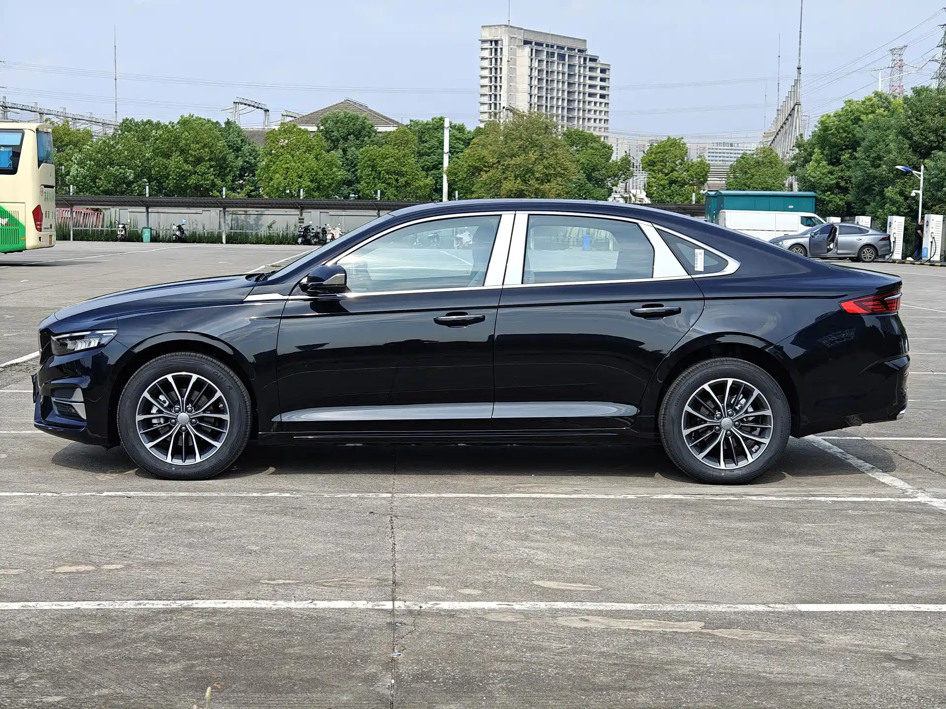 Фото 7 - Geely Preface