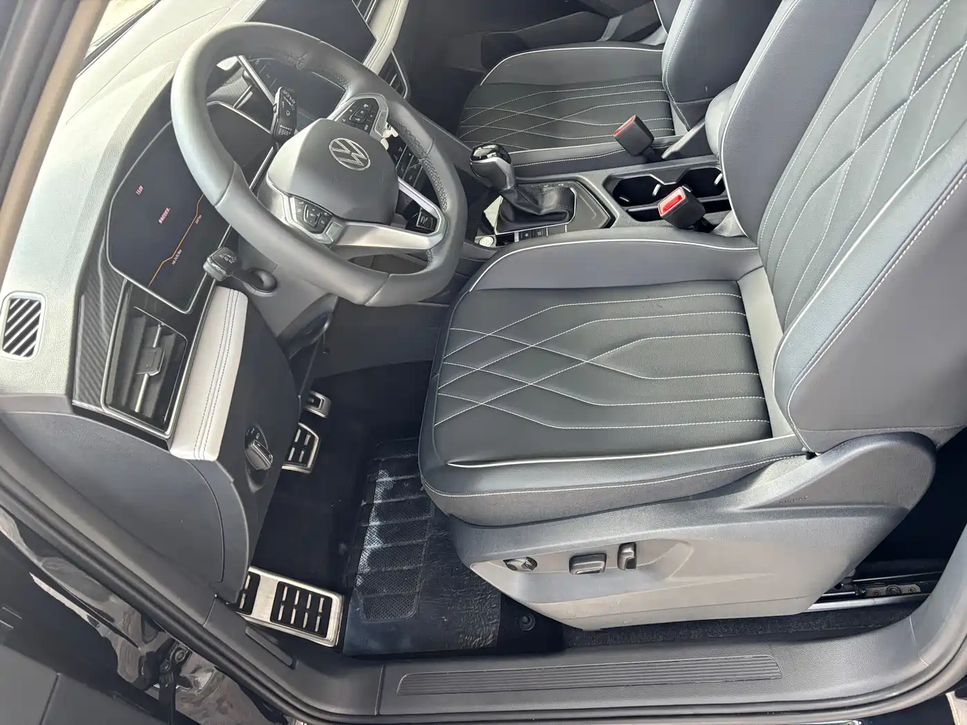 Volkswagen Tiguan L 2024 Outstanding 330TSI Auto 2WD R-Line Dragon Glory Edition фото 4