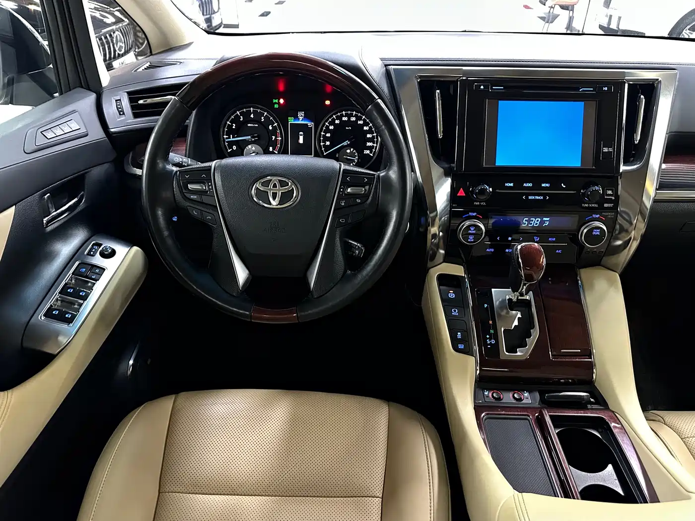 Toyota Alphard 2015 3.5L Luxury Edition фото 10