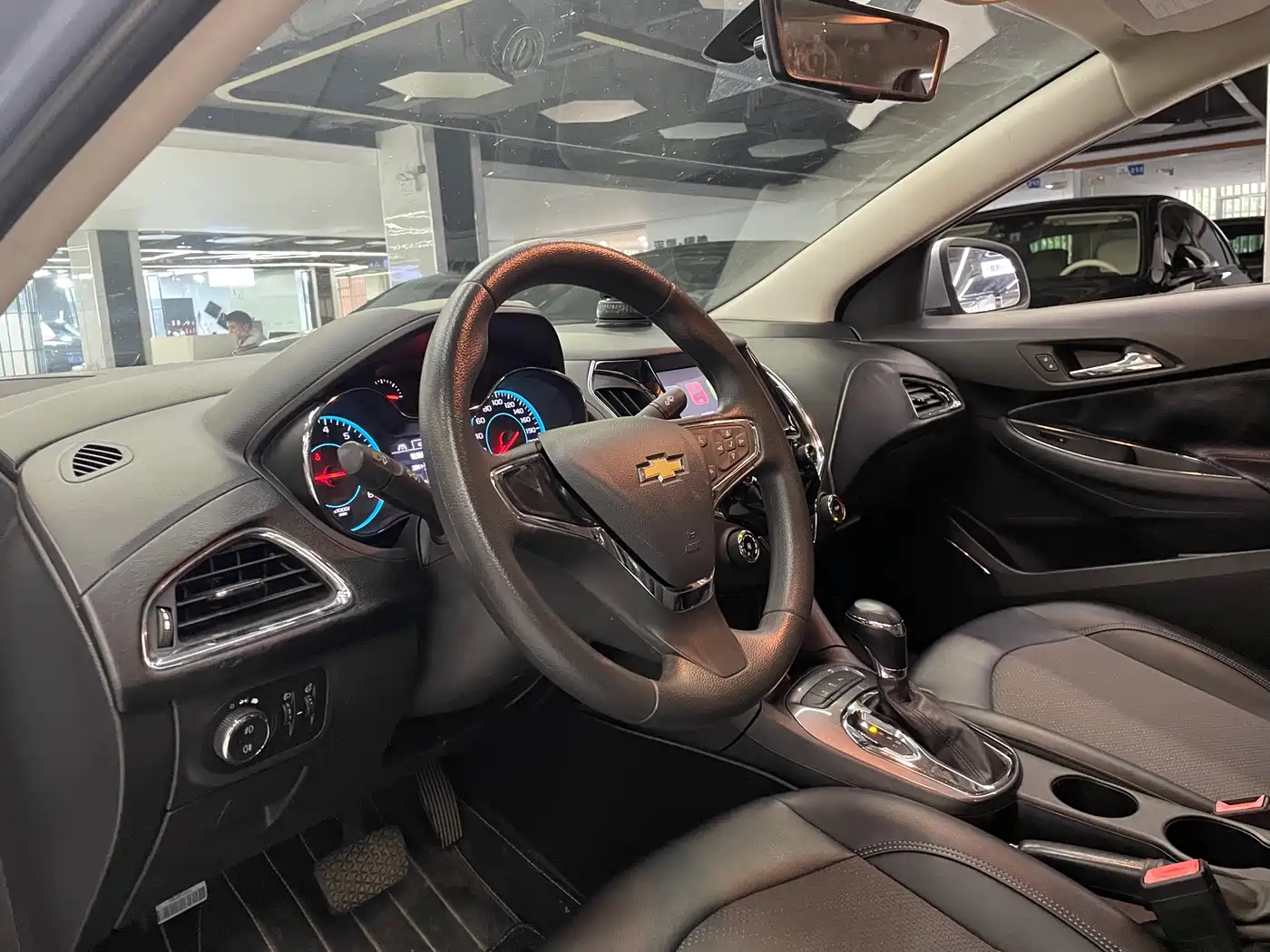 Photo 11 - Chevrolet Cruze