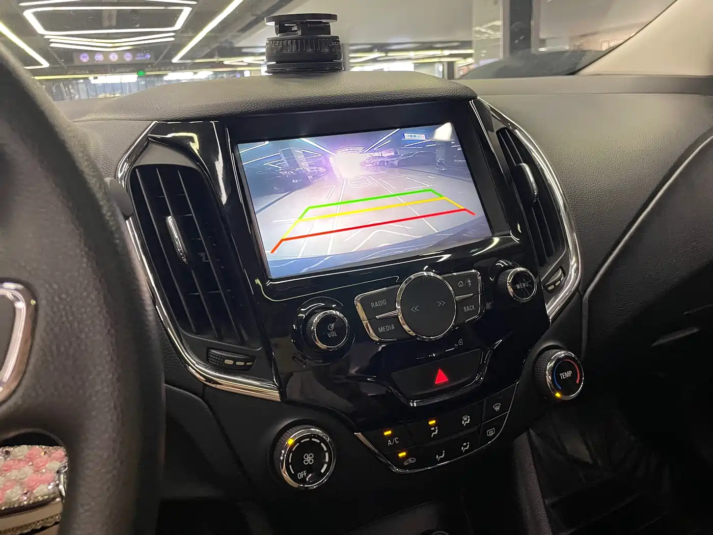 Photo 16 - Chevrolet Cruze