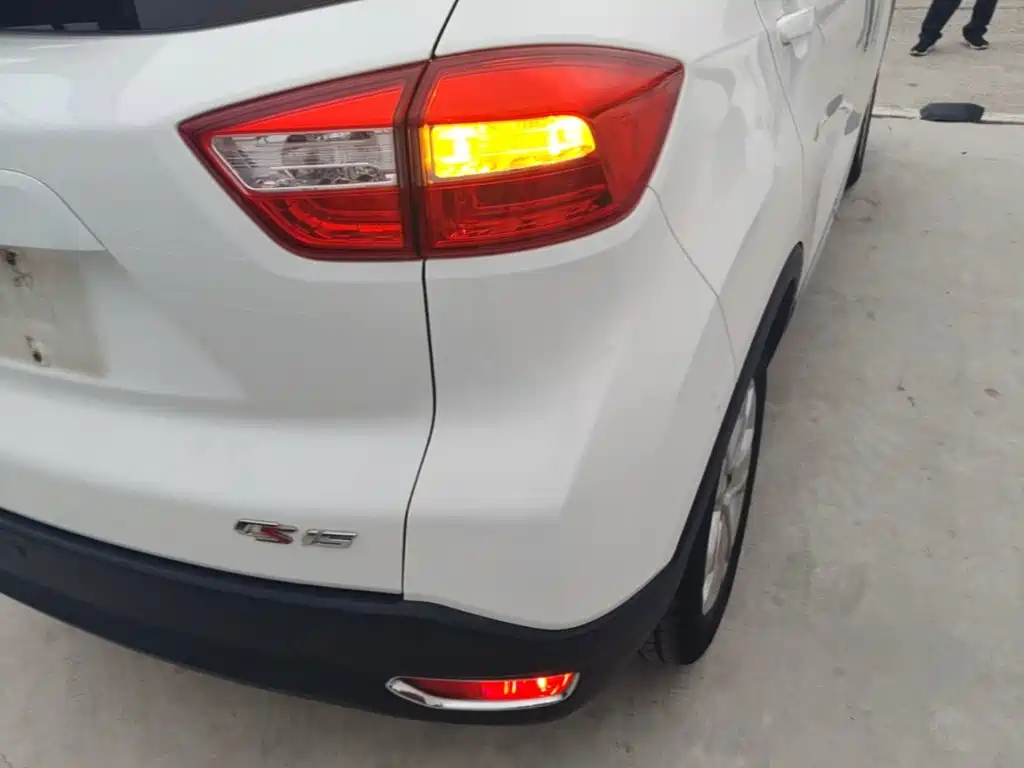 Фото 8 - Changan CS15