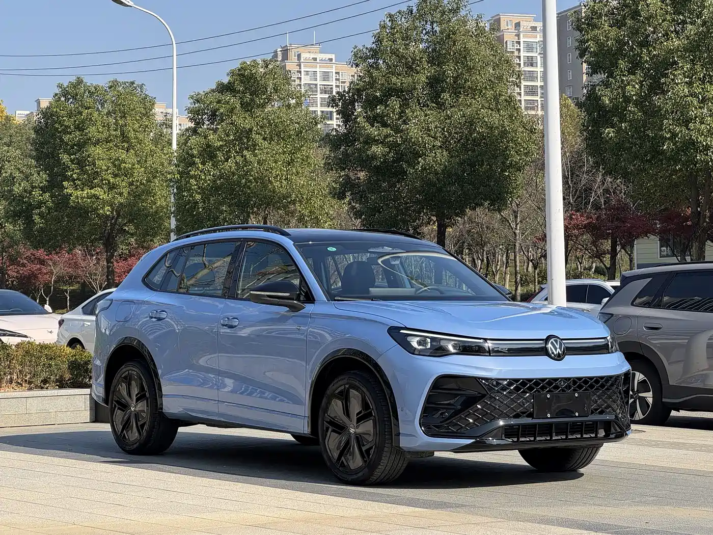 Volkswagen Tiguan L 2024 PRO 380TSI 4WD R-Line Premium Edition фото 3