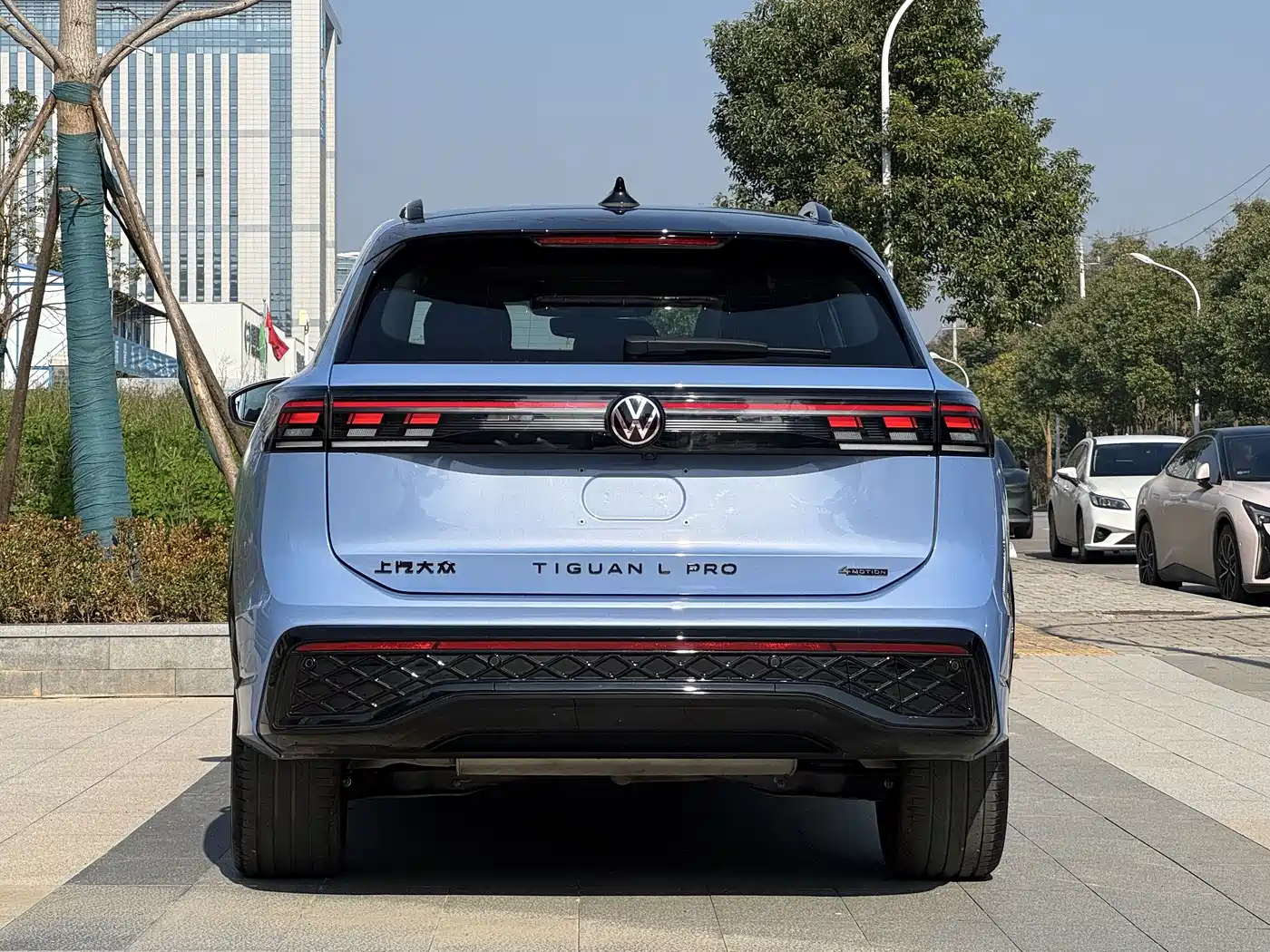 Volkswagen Tiguan L 2024 PRO 380TSI 4WD R-Line Premium Edition фото 5
