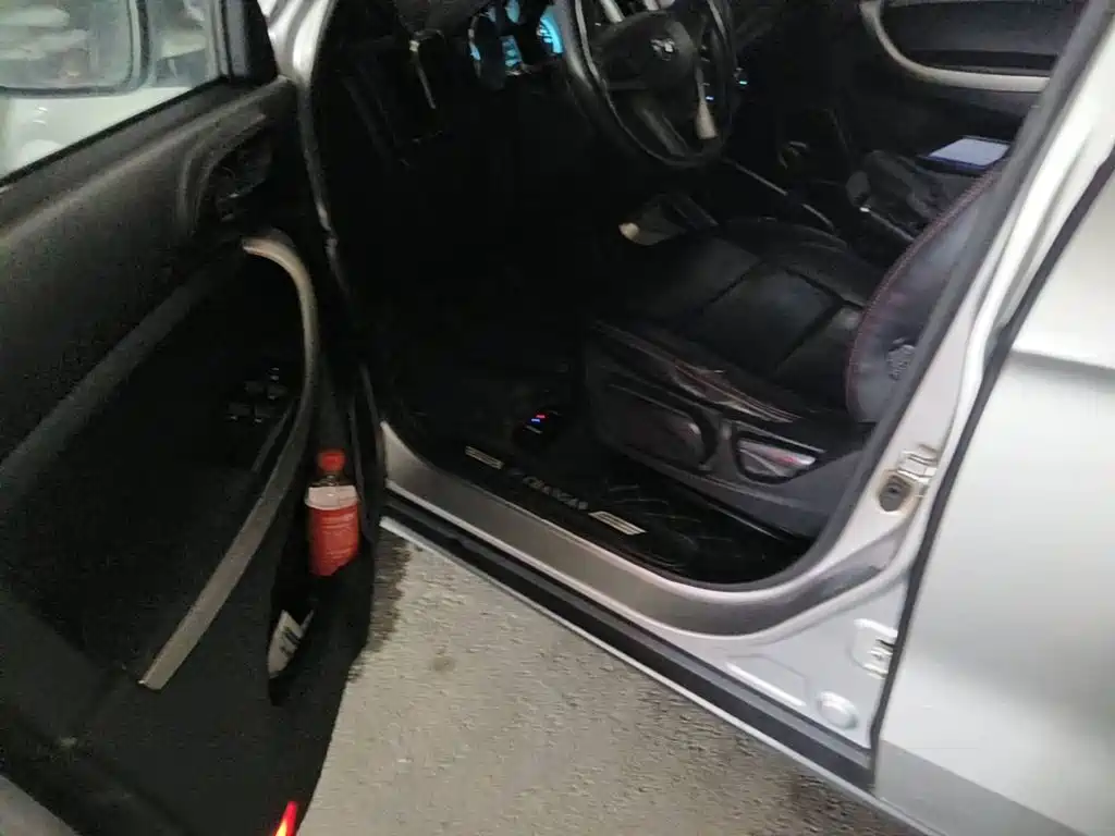 Photo 8 - Changan CS35