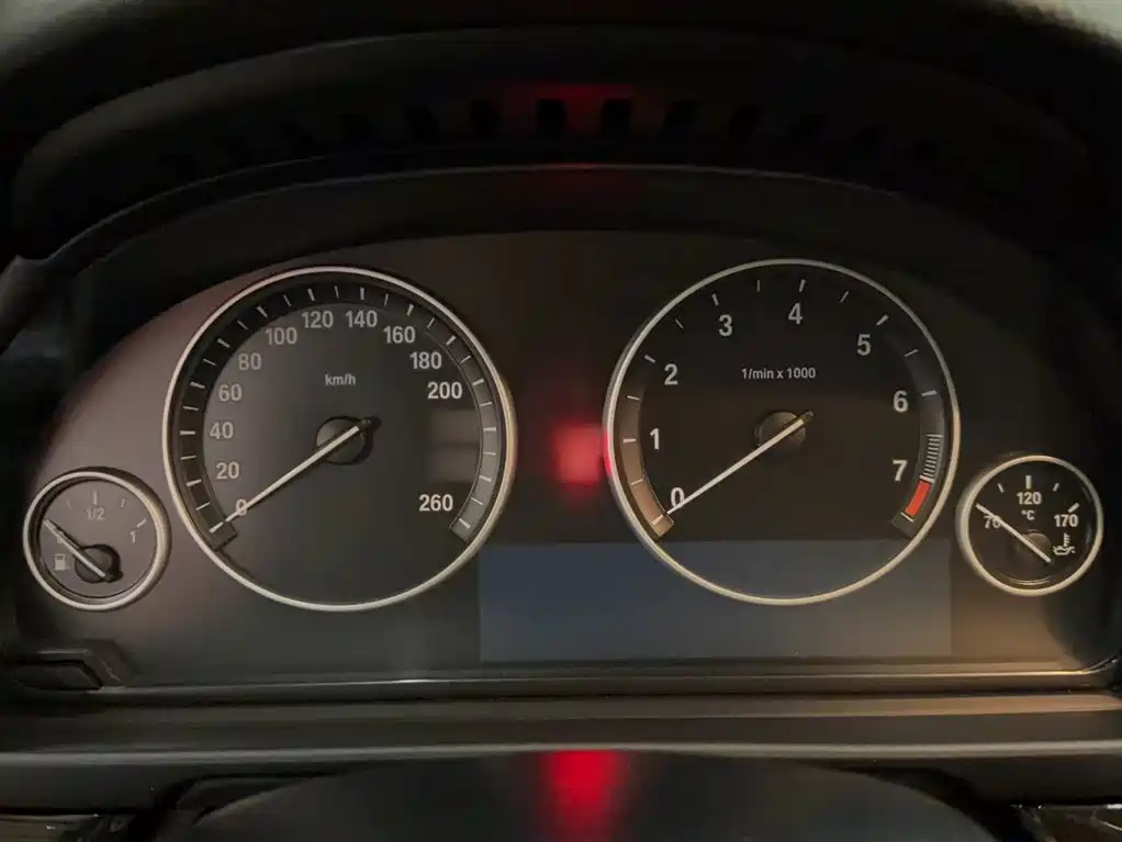BMW 5 Series 2017 525Li Leading Edition фото 4