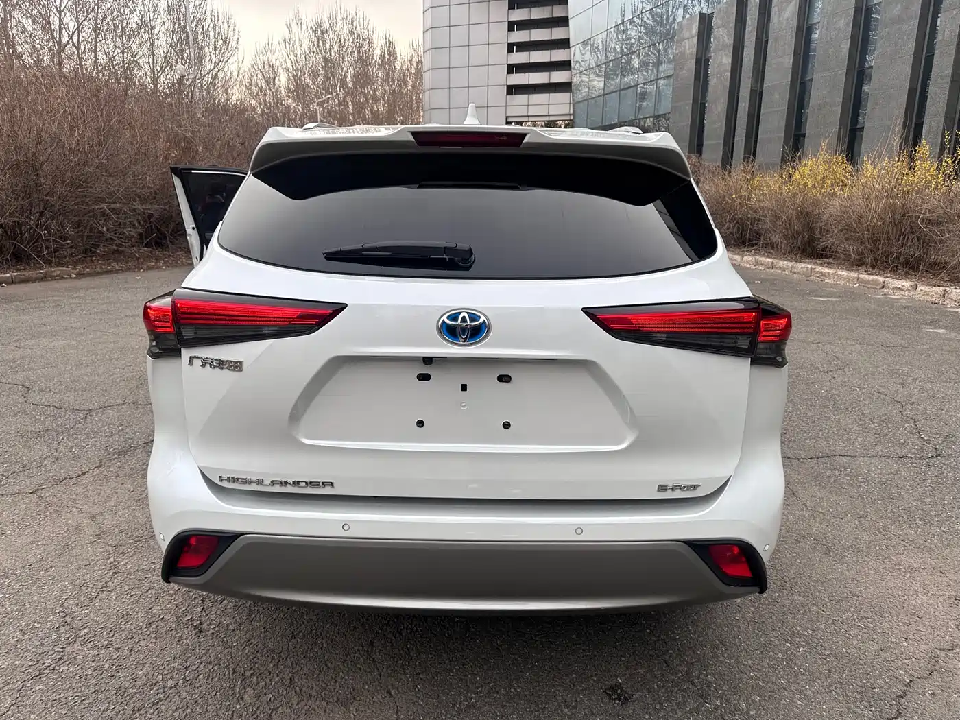 Toyota Highlander 2022 Model Dual Engine 2.5L 4WD Premium Edition 7-Seater фото 16
