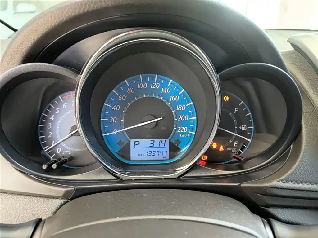 Toyota YARiS L Zhi Xuan 2015 1.5E Auto Charming Edition фото 12