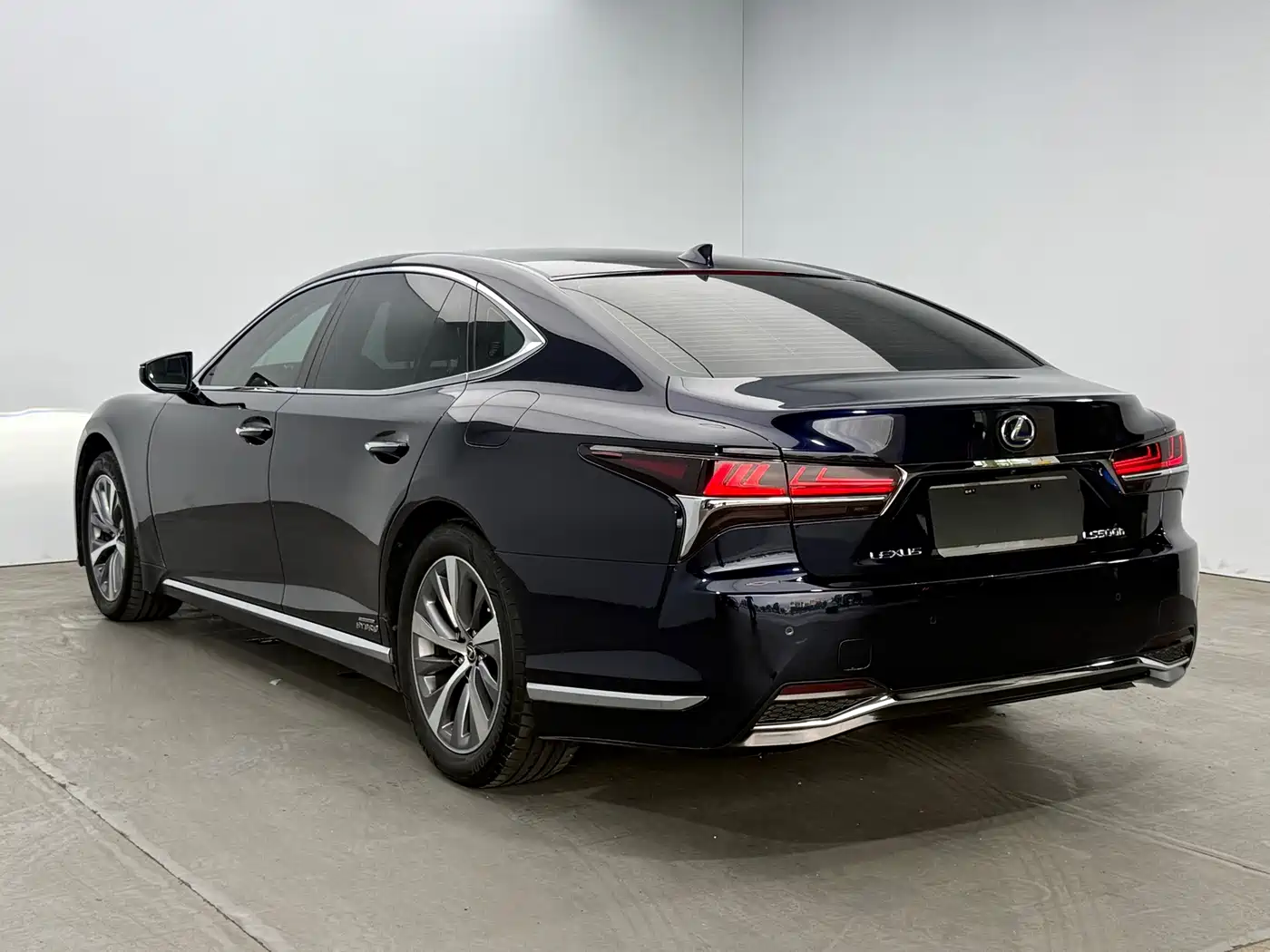 Фото 5 - Lexus LS